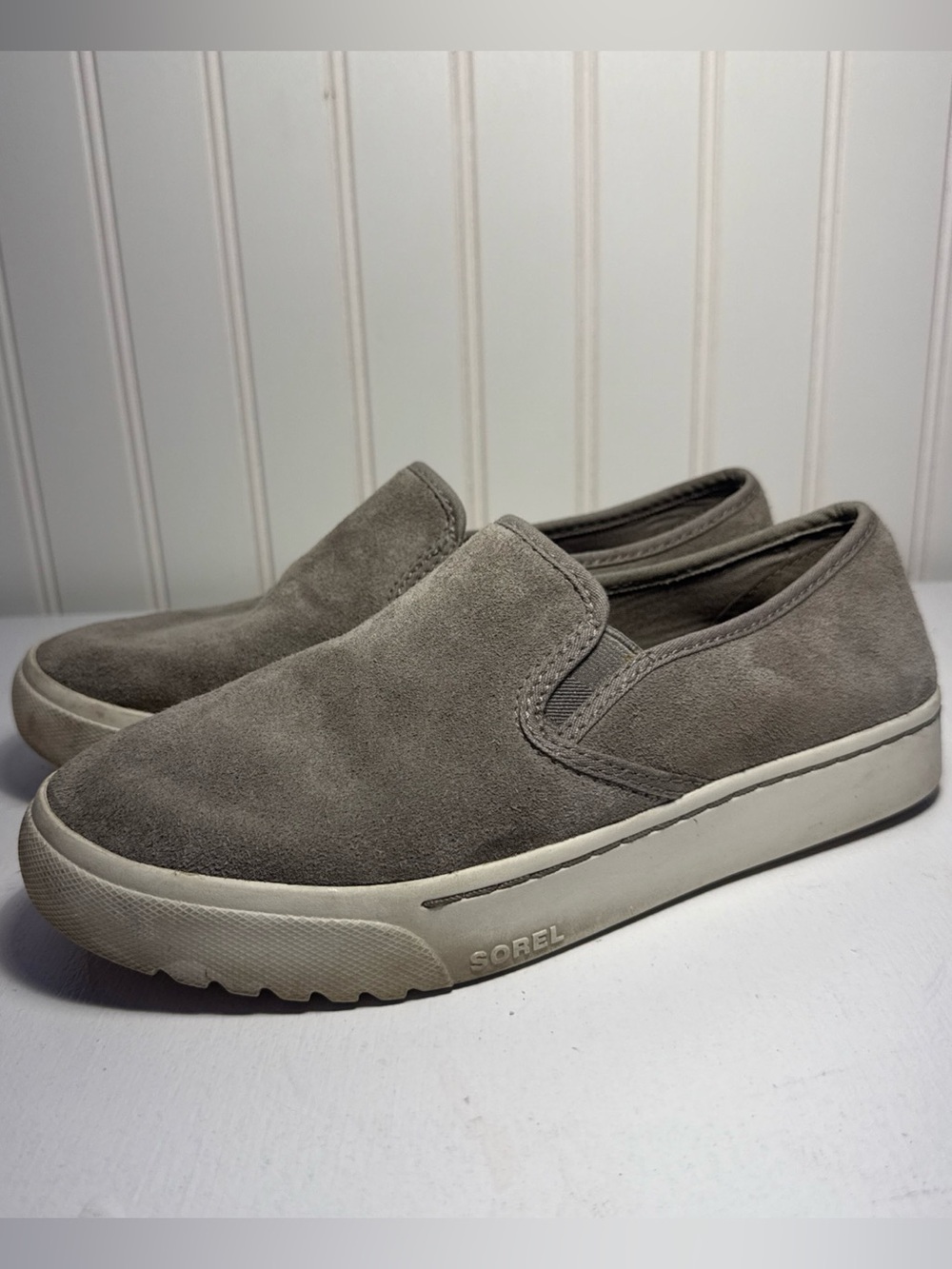 Women's 7.5 Grey Gray Leather Camp Sneak Slip On Tennis Sneaker Sorel